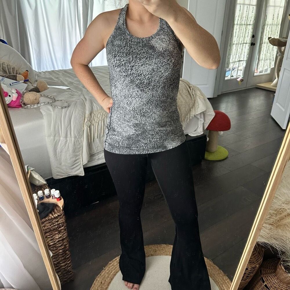 Lululemon Women’s Gray 2 Cool Racerback Luon Speay Jacquard Tank Top See Measure